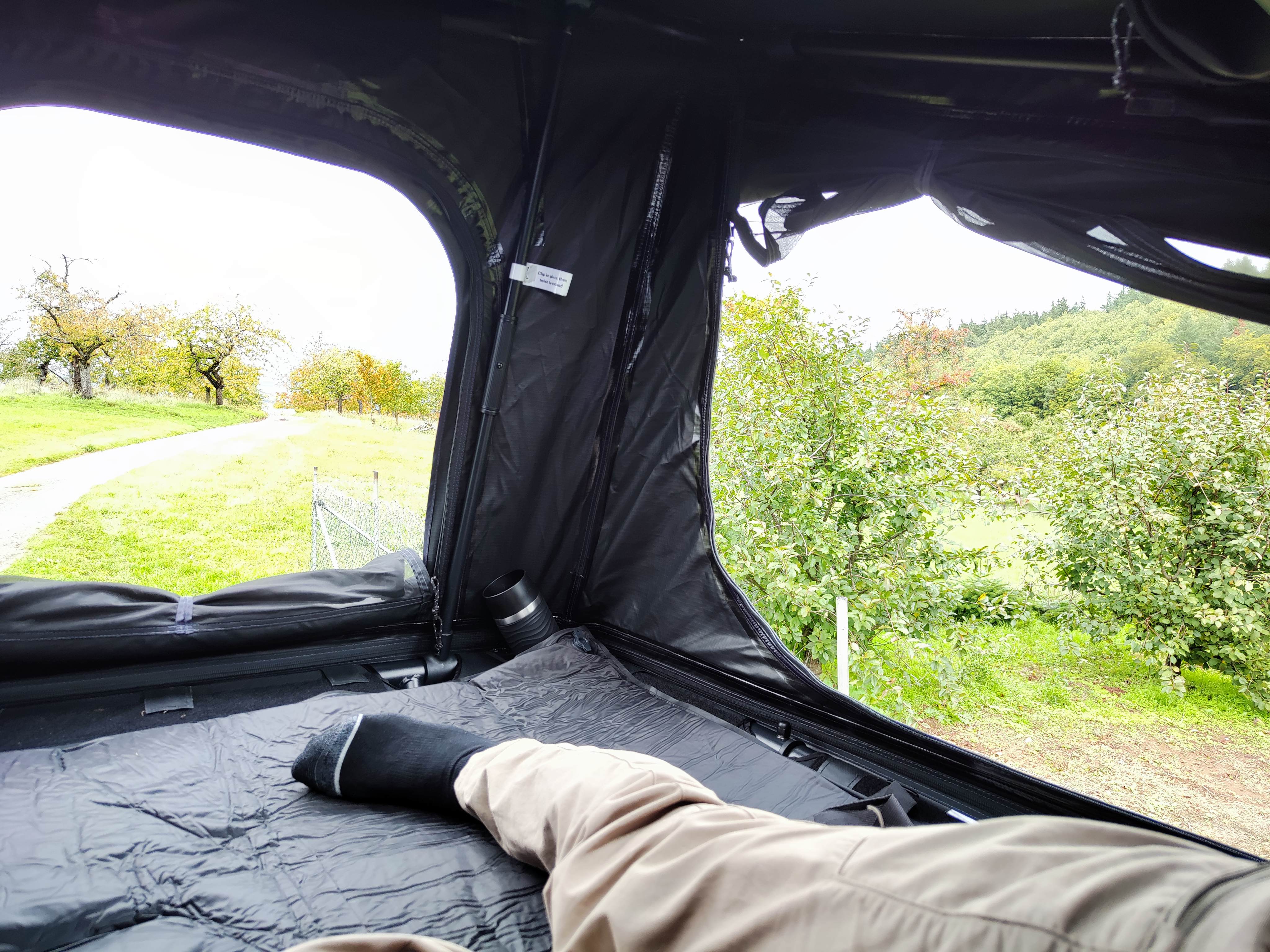 Blick aus dem Dachzelt in die Natur